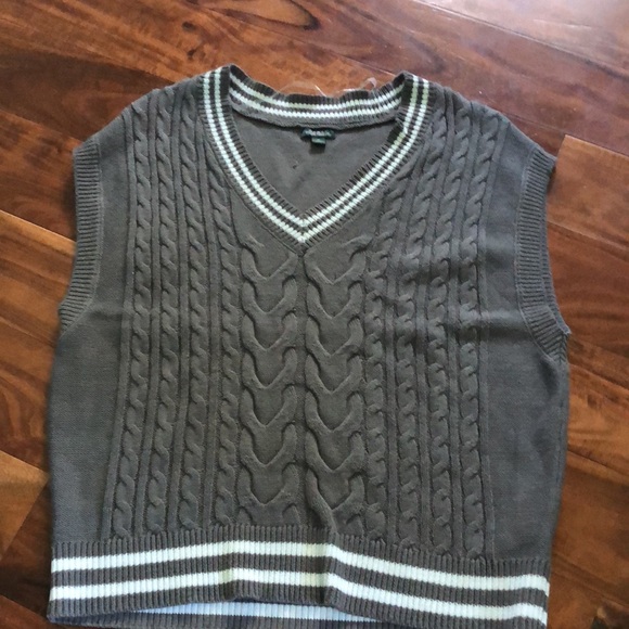 Oversized Woman’s gray sweater vest - Picture 2 of 4